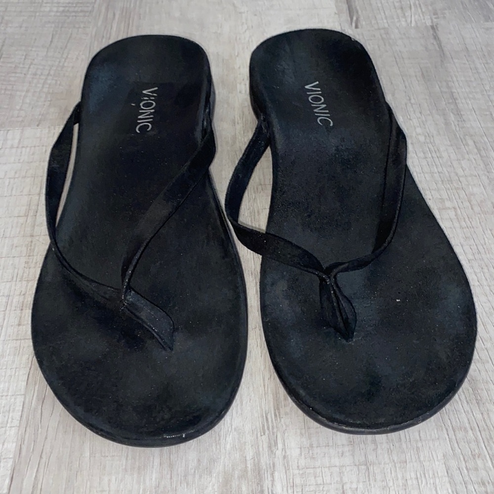 Vionic Black Thong Sandals